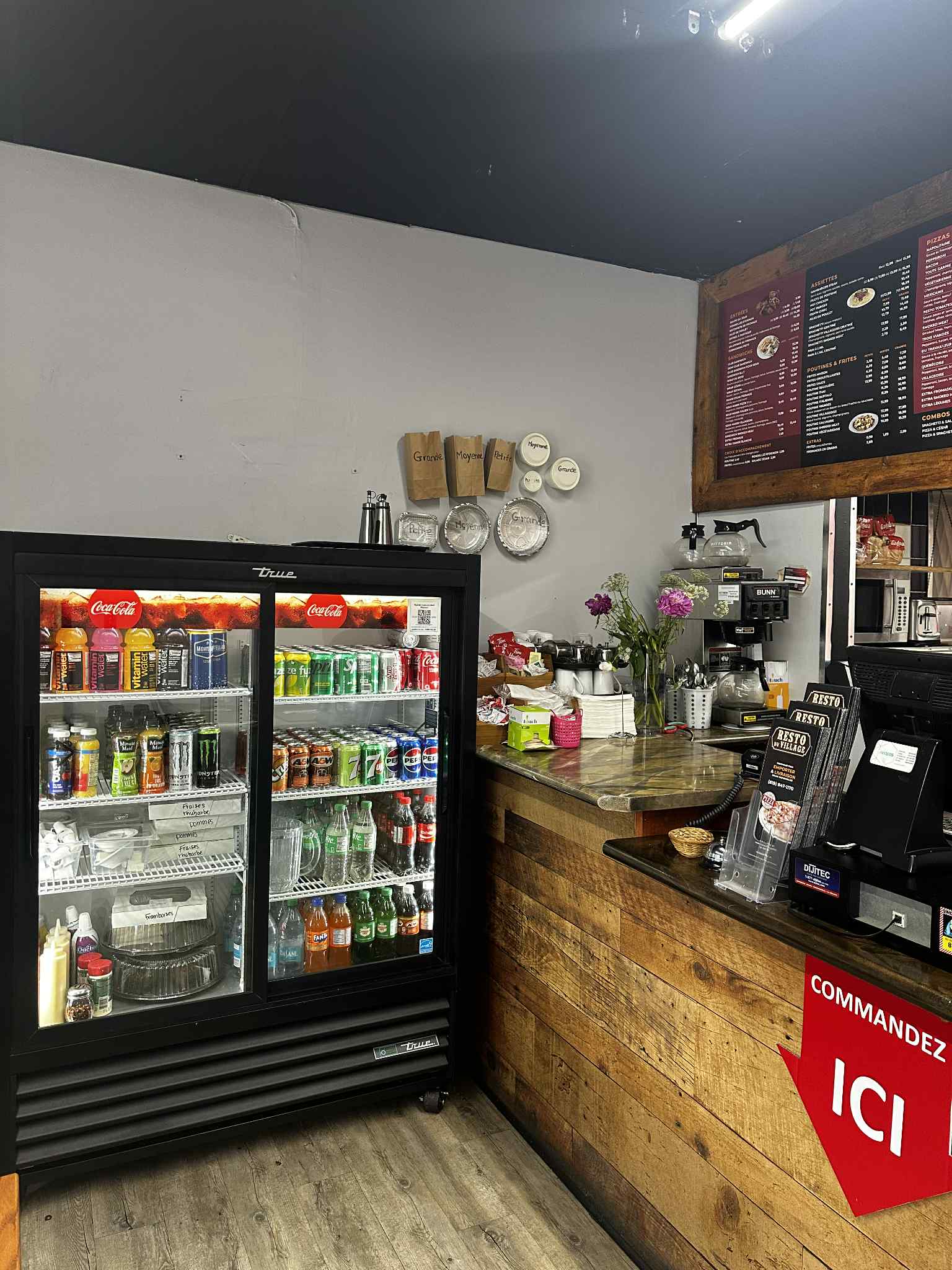 Cuisine ouverte sur le comptoir
